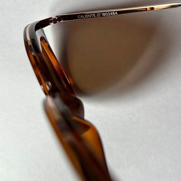 LE Specs Mocha Mousse
Polarized Sunglasses tortoiseshell shiny metal NWT - Picture 9 of 17